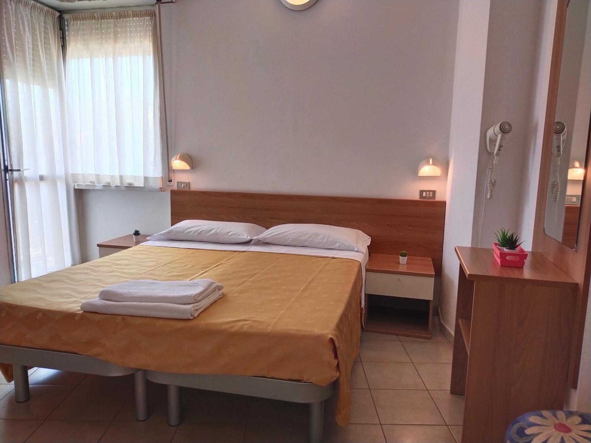 Hotel Goldene Rose Rimini Luaran gambar