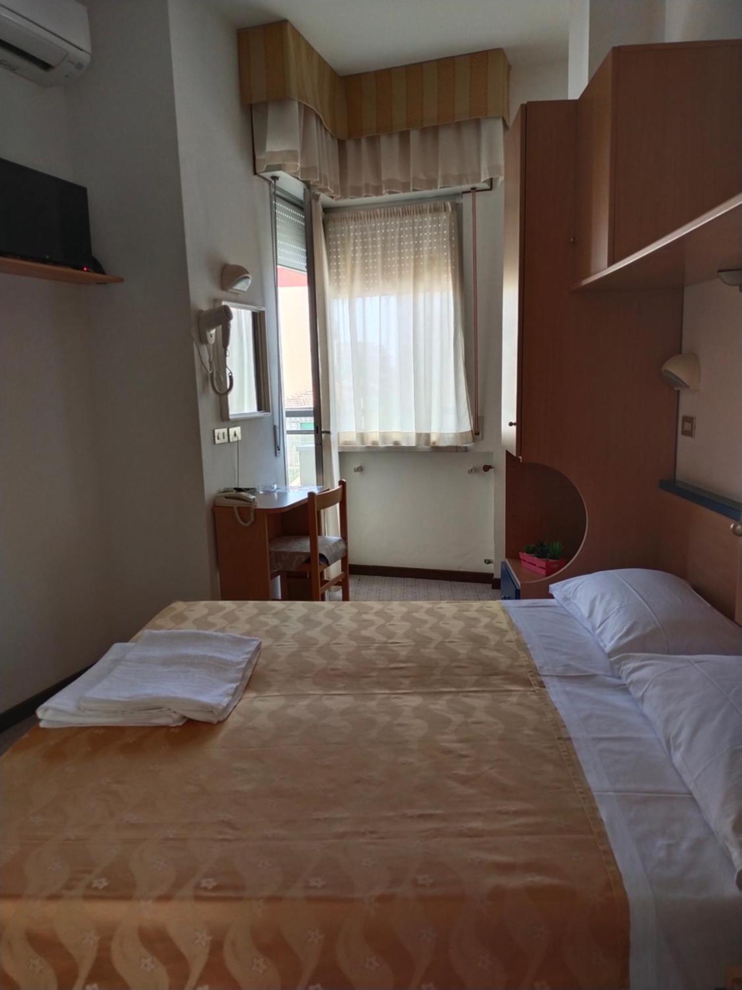 Hotel Goldene Rose Rimini Luaran gambar